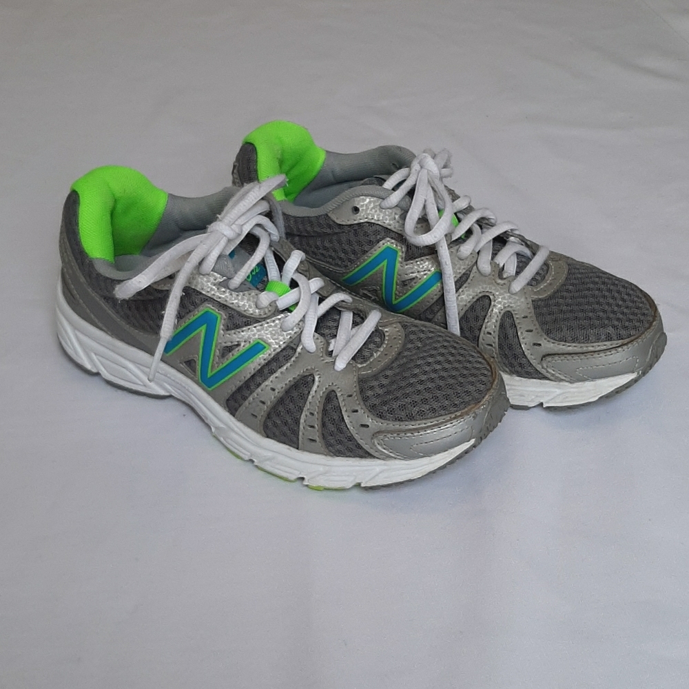 New Balance 450v2 Lightweight Athletic Running Shoes